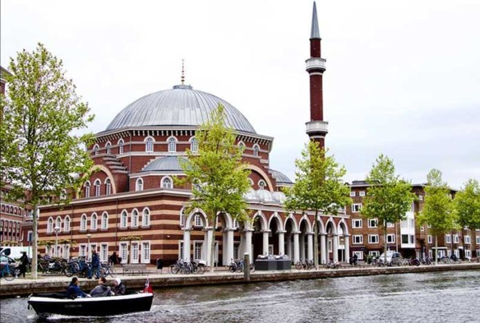 dzamija amsterdam 696x469