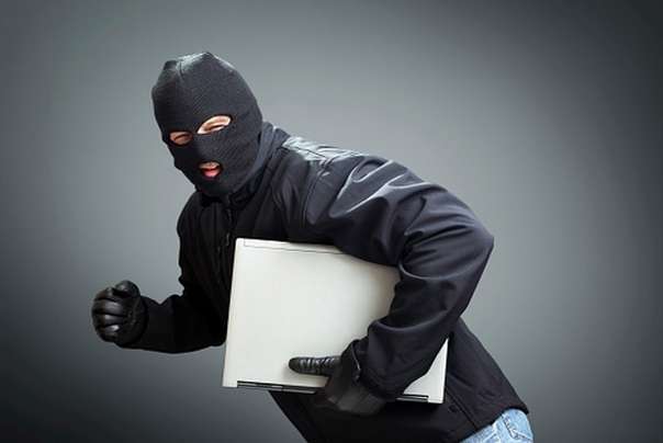 lopov krađa laptopa