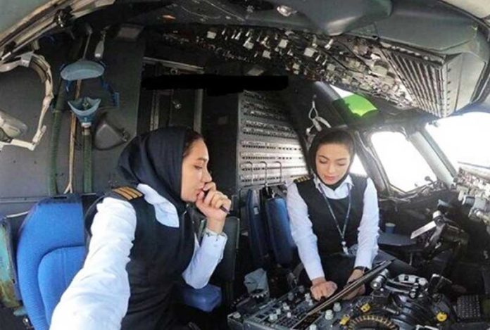 zene piloti iran 696x469