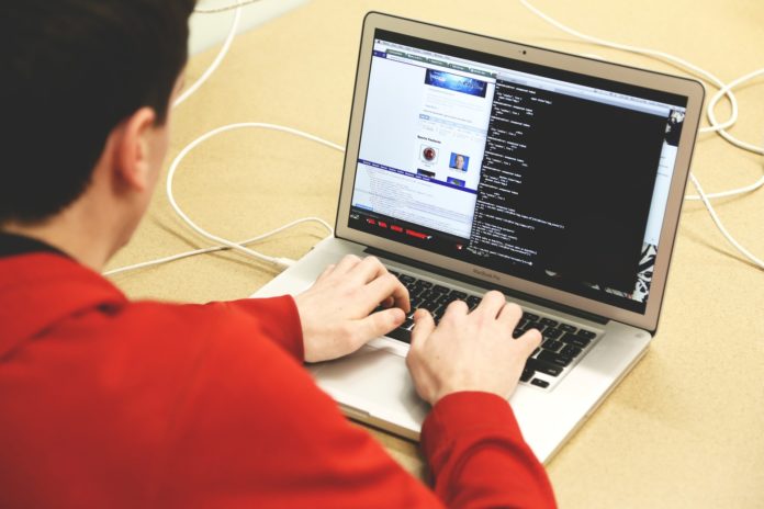 programming 593312 1920 696x464