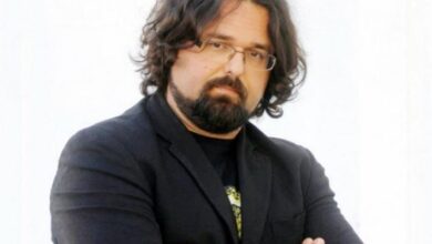 andrej nikolaidis 712x475