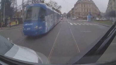 nesreca ceska tramvaj auto prtscr