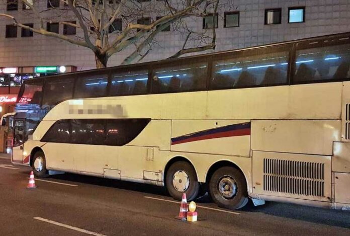 autobus berlin policija 696x469