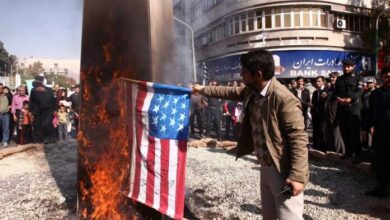 paljenje americke zastave 696x469