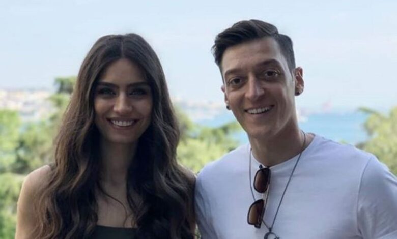 mesut ozil supruga Amine IG
