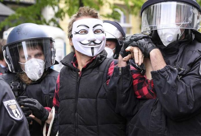 protest berlin coronavirus 2 696x469