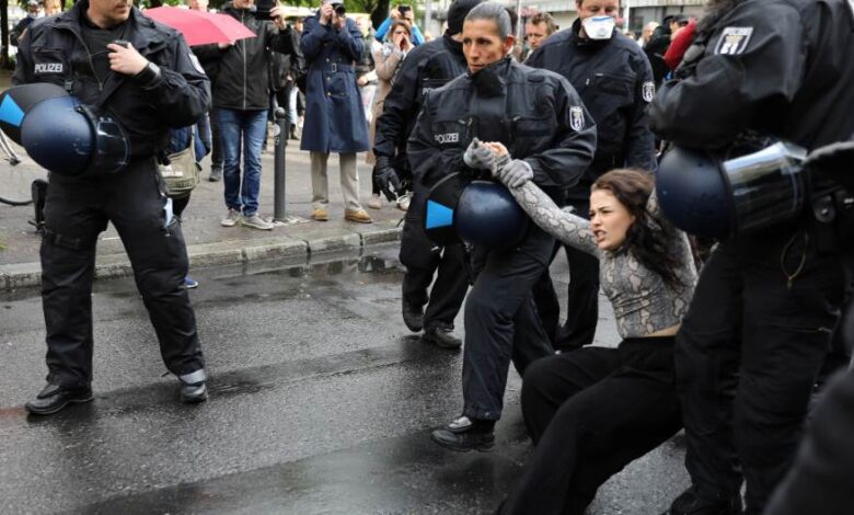 2020 05 02T155353Z 239841655 RC2FGG9JAY0Z RTRMADP 3 HEALTH CORONAVIRUS GERMANY PROTESTS