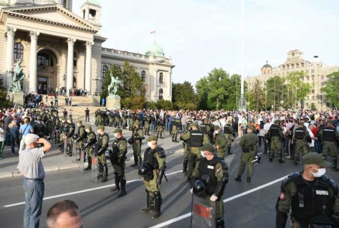 zandarmerija skupstina srbije 696x469