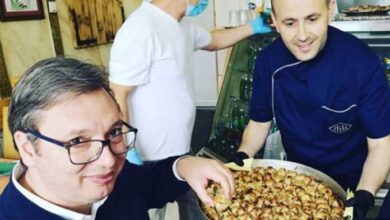 vucic mantije 696x469