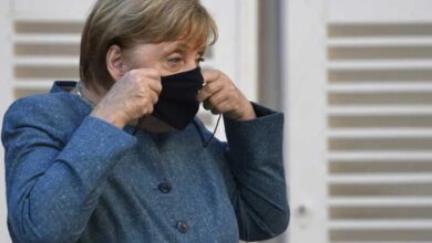 angela merkel maska 2 696x469