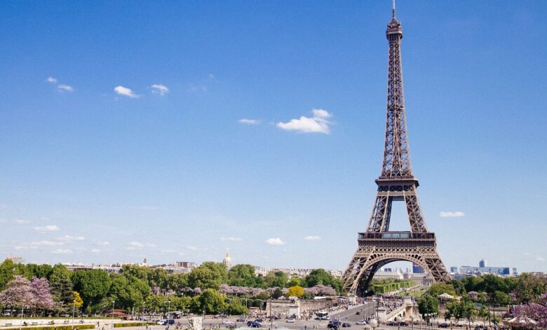 eiffel tower 768501 1280