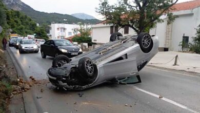 prevrnut auto 2