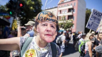 protest berlin coronavirus 3 696x469