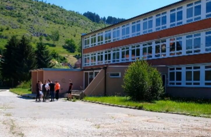 TUTIN POCEO UPIS U SREDNJE SKOLE YouTube 0 19 725x483