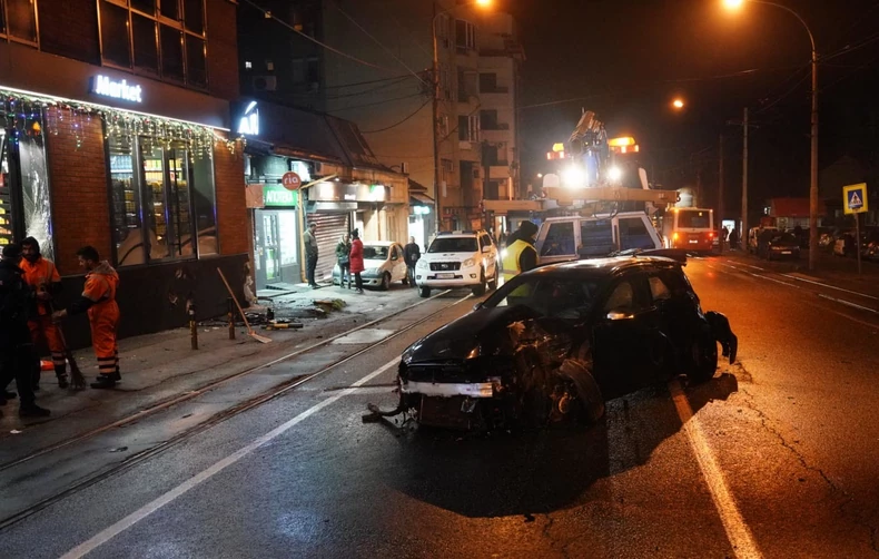 “DRŽAO JE DJEVOJKU ZA RUKU KADA GA JE POKOSIO AUTOMOBIL” Detalji ...